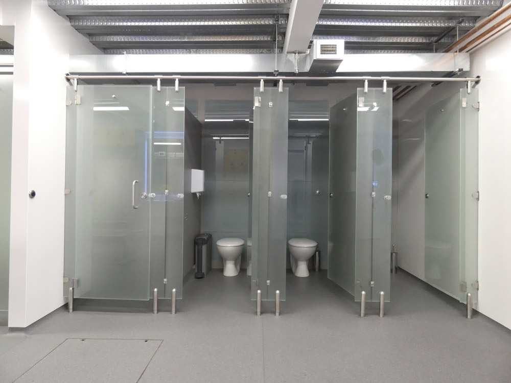 Cubicle Toilet Kaca Tempered